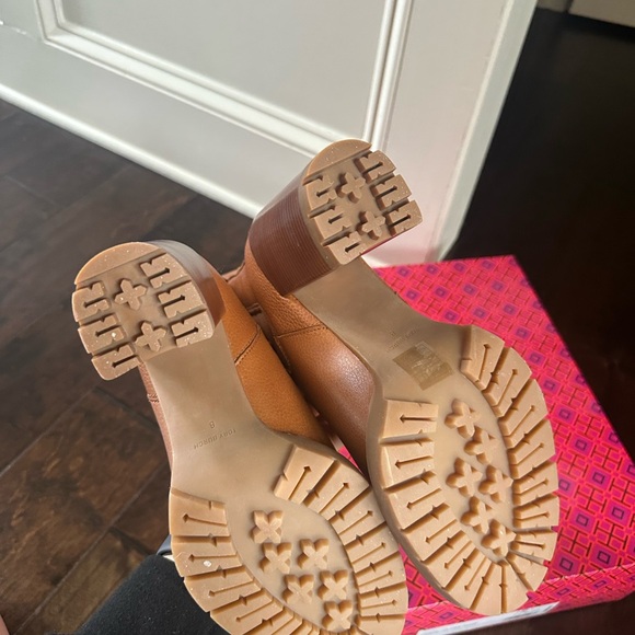 Tory Burch Carson Lug Sole Boots Size 8 - Picture 5 of 7